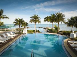 Courtyard by Marriott Faro Blanco Resort，位于马拉松的带按摩浴缸的酒店