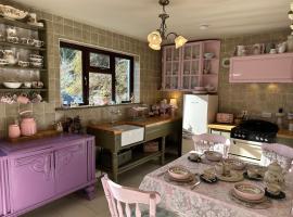 Memory Lane Farmhouse Carlingford，位于Lú的酒店