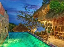 Tree House by the Ocean ( for 2 guests)
