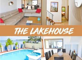 Lakeside Luxury，位于Gorokan的豪华酒店