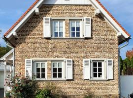 Friendly Home - "Gemütliches Backsteinhaus" Köln Bonn Phantasialand，位于博恩海姆的酒店