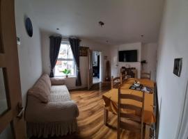 Two Bedroom End Terrace House near Birchington High Street，位于伯青顿的酒店