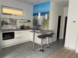 Ferienwohnung am Traveufer，位于特拉弗明德的酒店
