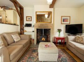 Characterful 2 bed cottage in excellent location，位于巴斯洛的别墅