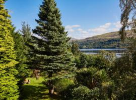 LOCH TAY HIGHLAND LODGES and GLAMPING PARK，位于Morenish的度假村