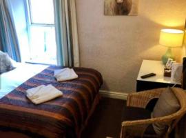 White Lion Hotel，位于彭里斯的酒店