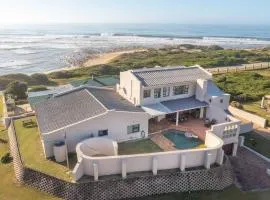 Double-Story Holiday Home with Pool & Seaview