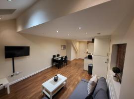 Great Apartment Next To Tooting Bec Tube Station!，位于伦敦陶亭百老汇附近的酒店