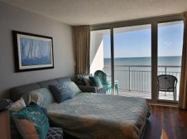 Luxury 2 bedroom 2 bathroom Ocean Front Condo on the 12th floor for 8，位于默特尔比奇的酒店