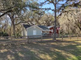 Micanopy Countyline Cottages，位于Micanopy的酒店