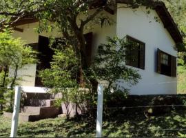 Casa de Campo no Parque Estadual da Serra do Mar，位于圣路易斯-杜帕赖廷加的度假屋