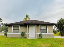 Little Cottage on a Field，位于Gateway的酒店