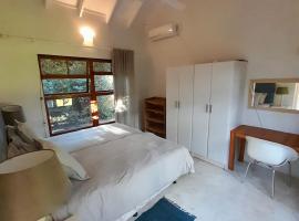 Bush house by the sea, Ponta Malongane，位于Ponta Malongane的度假屋