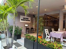 GOLDEN GUESTHOUSE by The Beach Cha Am，位于七岩的住宿加早餐旅馆