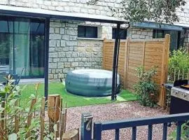 N7 Maison T2 climatisé avec jacuzzi privé
