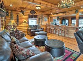 Rustic Cabin in Roaring River State Park!，位于Eagle Rock的酒店