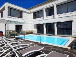 ממלכת החלומות - וילה מושלמת עם בריכה פרטית ונוף גלילי - Country 7Bdrm villa with private pool，位于‘Ein el Asad的度假屋
