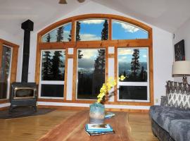 3 Bedroom Home with Amazing Views 11 mi from Denali，位于希利的酒店