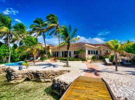 Private Beach Ocean Front Boat Dock Tiki Bar，位于Savaneta的度假短租房