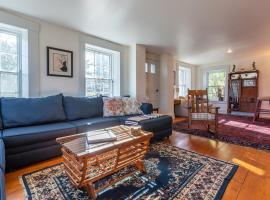 Beautiful Historic 4-Season Country Estate in Okemo Valley，位于Cavendish的酒店