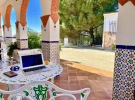Casa 3 habitaciones con Piscina de temporada compartida con dos estudios - - Jacuzzi Spa Consultar - Trassierra - 8km de Córdoba -- TrassierraRooms