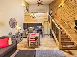 Cozy Granby Mountain Condo with Resort Amenities!，位于格兰比的酒店