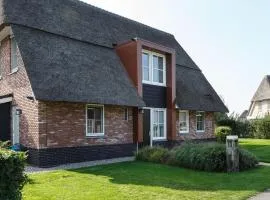 Luxury villa with gas fireplace, on a holiday park on the Tjeukemeer