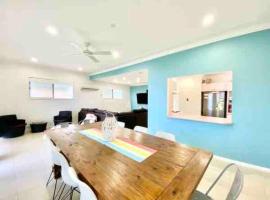 Nelson Bay home on the beach!!，位于尼尔森湾的别墅