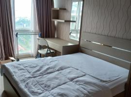 J Room，位于庞多克辛纳印度尼西亚大学附近的酒店