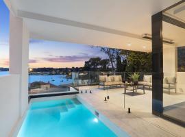 Luxury Waterside Home，位于悉尼布莱克希斯特码头附近的酒店