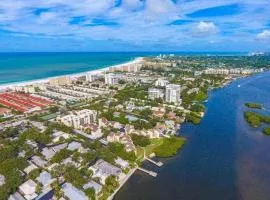 Charming Two Bedroom Condo With Pool View Siesta Key Bay Oaks