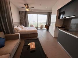 21st Floor SkyStudio Suite with Balcony，位于新德里的公寓