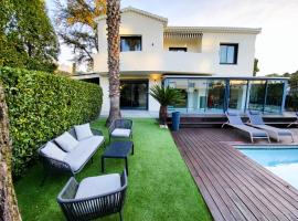 VILLA BEL AIR CANNES - 240m2 - Freshly completely renovated - Beach - Pool - No Party allowed - No bachelor-ette stay，位于戛纳的酒店