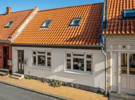 Beautiful Home In Assens With Wifi，位于阿森斯的酒店