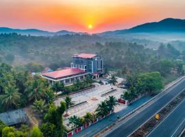 Hotel Aaradhya Adorer，位于Kudal的酒店