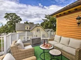 Dog-Friendly Home with Balcony and Yard in Surgeon Bay