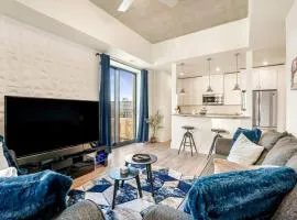 Modern Luxury High Rise 2 Bed Rooms Washer/Dryer