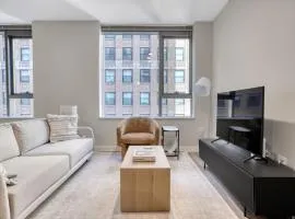 Loop 1BR w gym pool lounge 1 block from L CHI-700