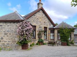 Skye Cottage, Meadowside House, near Kingussie，位于金尤西的酒店