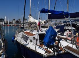 Velero en Puerto de Valencia - E&M Boats，位于瓦伦西亚的船屋