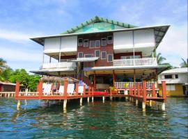 Los Balcones Over The Sea，位于博卡斯德尔托罗的酒店