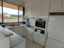 Tuggeranong Short Stay #07 - Sleeps 6，位于Tuggeranong玫瑰小屋附近的酒店