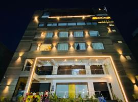 Hotel SS Grandeur，位于Alambagh的酒店