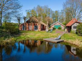 Reetdach Ostfriesenhaus，位于Südbrookmerland的酒店