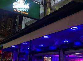 Splash Bar and Guesthouse，位于芭堤雅市中心的酒店