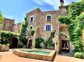 ELS RACONS DEL FORT Castle in wine territory，位于Capmany的酒店