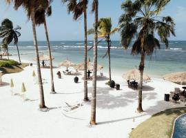 AmazINN Places Playa Escondida SeaView，位于María Chiquita阿曼多·德利·巴尔德斯体育场附近的酒店