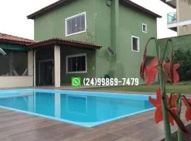 Casa familiar com piscina Penedo RJ
