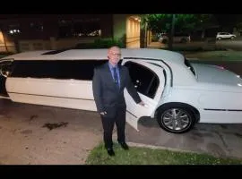 Airport Waterfront Cottage w transportation