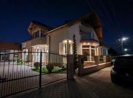 MeLux Airport House